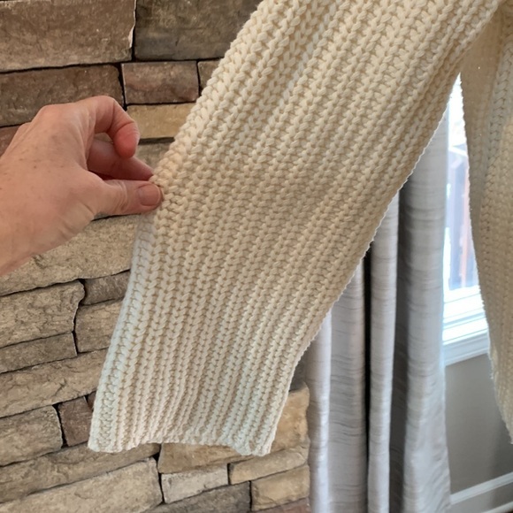 Aerie sz M cream with blue laced detail chunky sweater - Picture 3 of 6